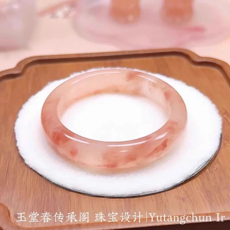 正品新疆桃花金丝手镯女款粉色粉圆条天然冰透飘花少女扁条玉镯子