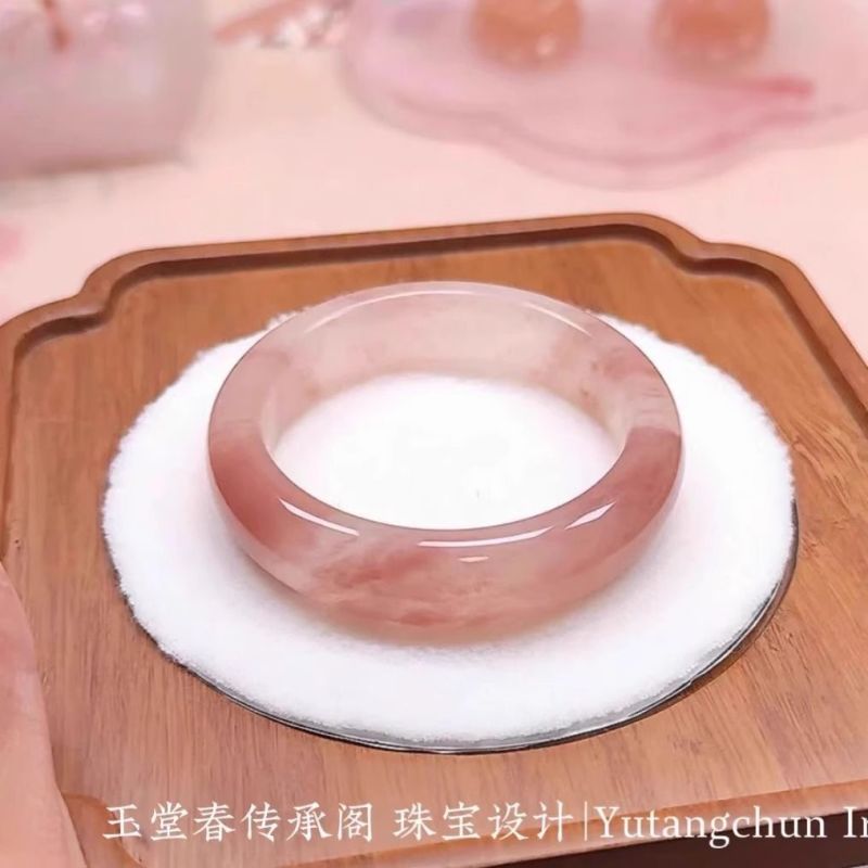 正品新疆桃花金丝手镯女款粉色粉圆条天然冰透飘花少女扁条玉镯子