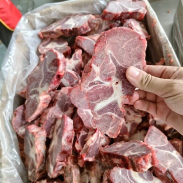 满肉牛脖骨