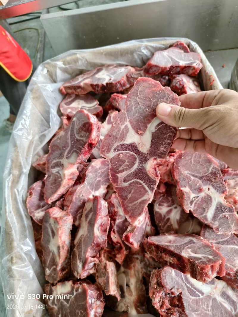 满肉牛脖骨