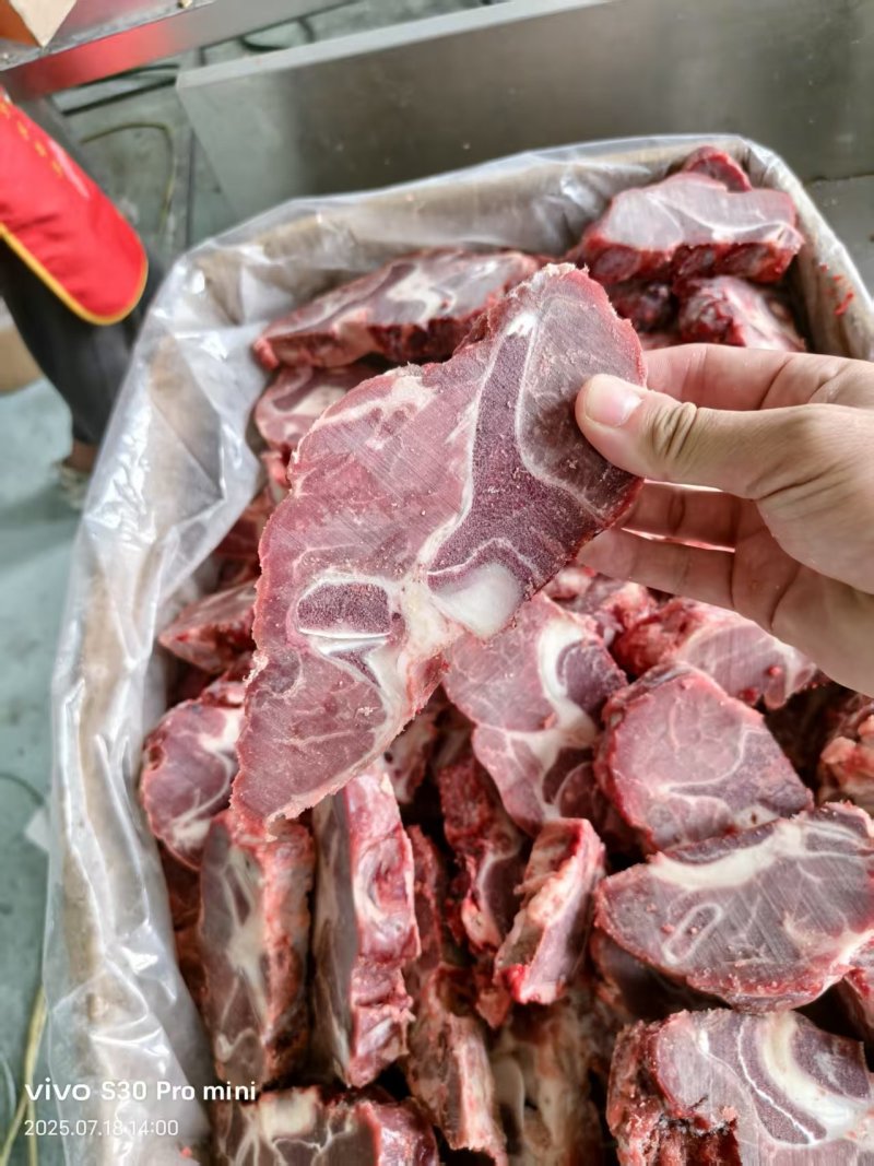 满肉牛脖骨