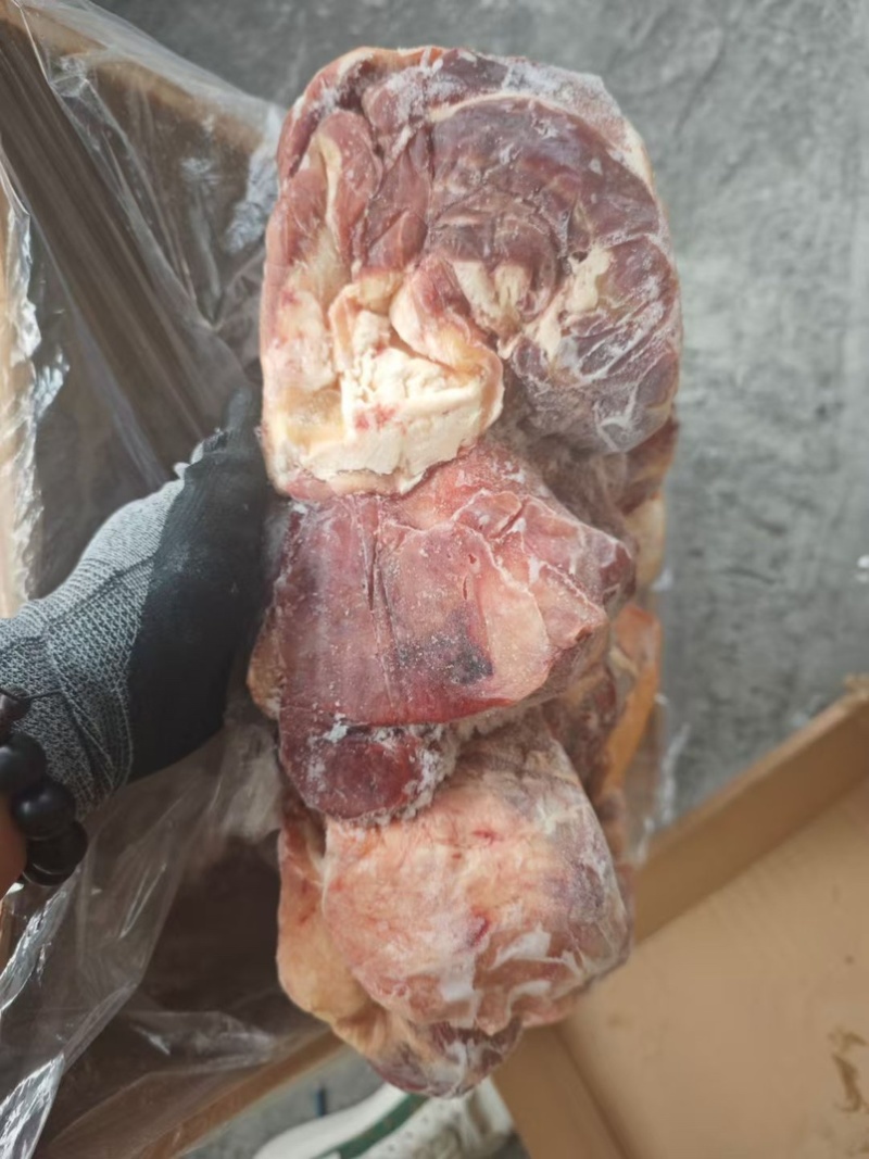 牛窝骨，单个1斤-1斤2两，大小规格都有，肉多新鲜