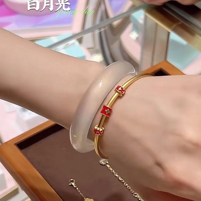 月光玉髓手镯玉镯女款天然玛瑙***原色白冰种玛瑙翡翠手镯荔枝