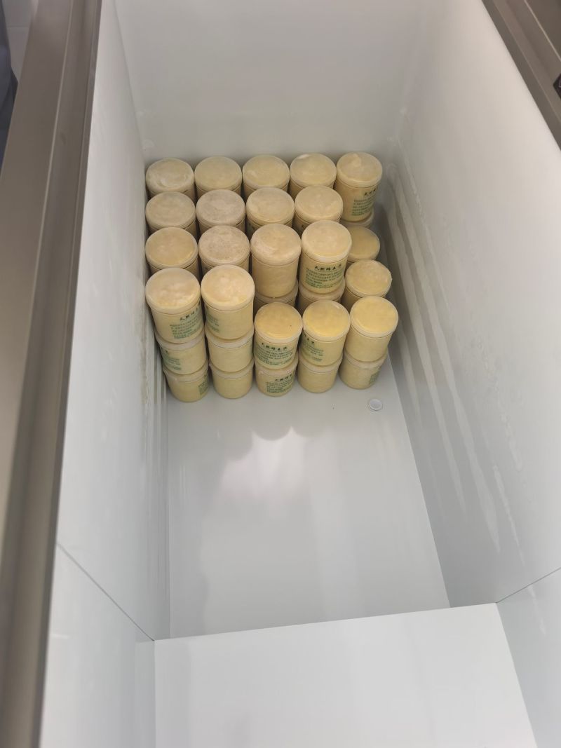 纯蜂蜜，百花蜜，椴树蜜，洋槐蜜，蜂王浆，农户自己养的蜂