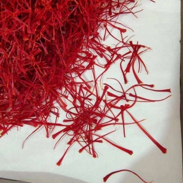 藏红花特级长丝，14.9元一g，400g一盒