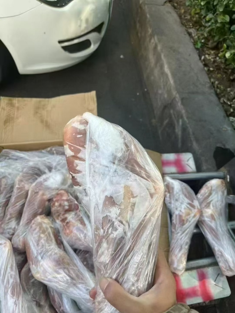 乳牛腿，大小规格都有，宴席，酒店，全牛管都可以用