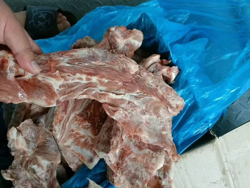猪胫骨，满肉，可做排骨米饭，红烧排骨，大排档都可以用