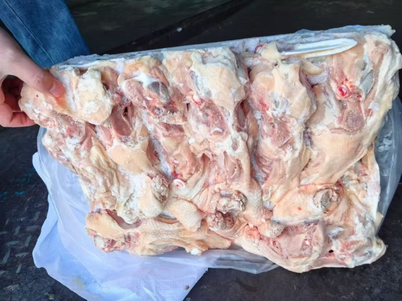 带脖鸡架10*1编制袋装2900一吨