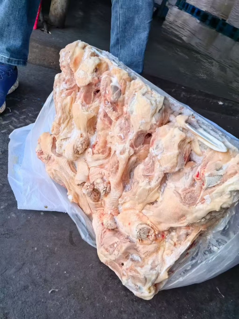 带脖鸡架10*1编制袋装2900一吨