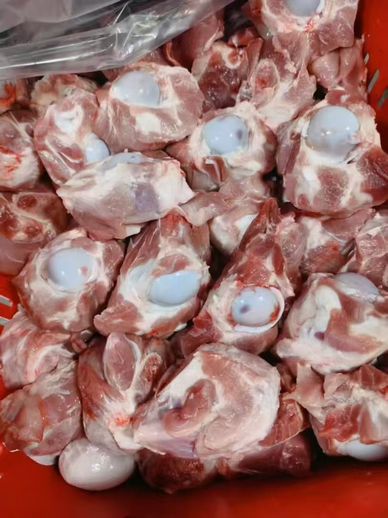 鲜分肥猪前肉骨
