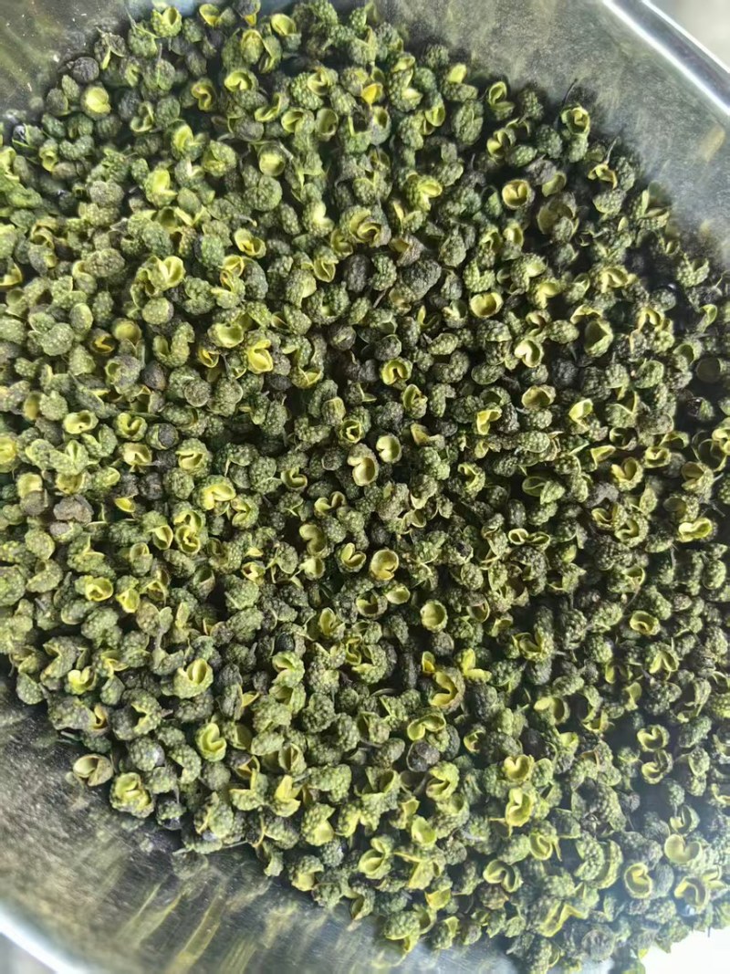 花椒精品青花椒新鲜采摘烘烤而成口感麻香欢迎咨询
