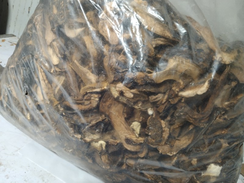 【源头实力厂家】云南高山特级黄牛肝菌干片无硫熏干净少沙
