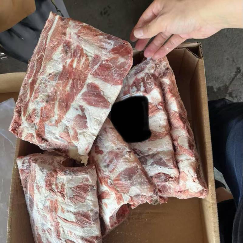 牛肋眼骨，白油，黄油都有，肉多，可以红烧，清炖