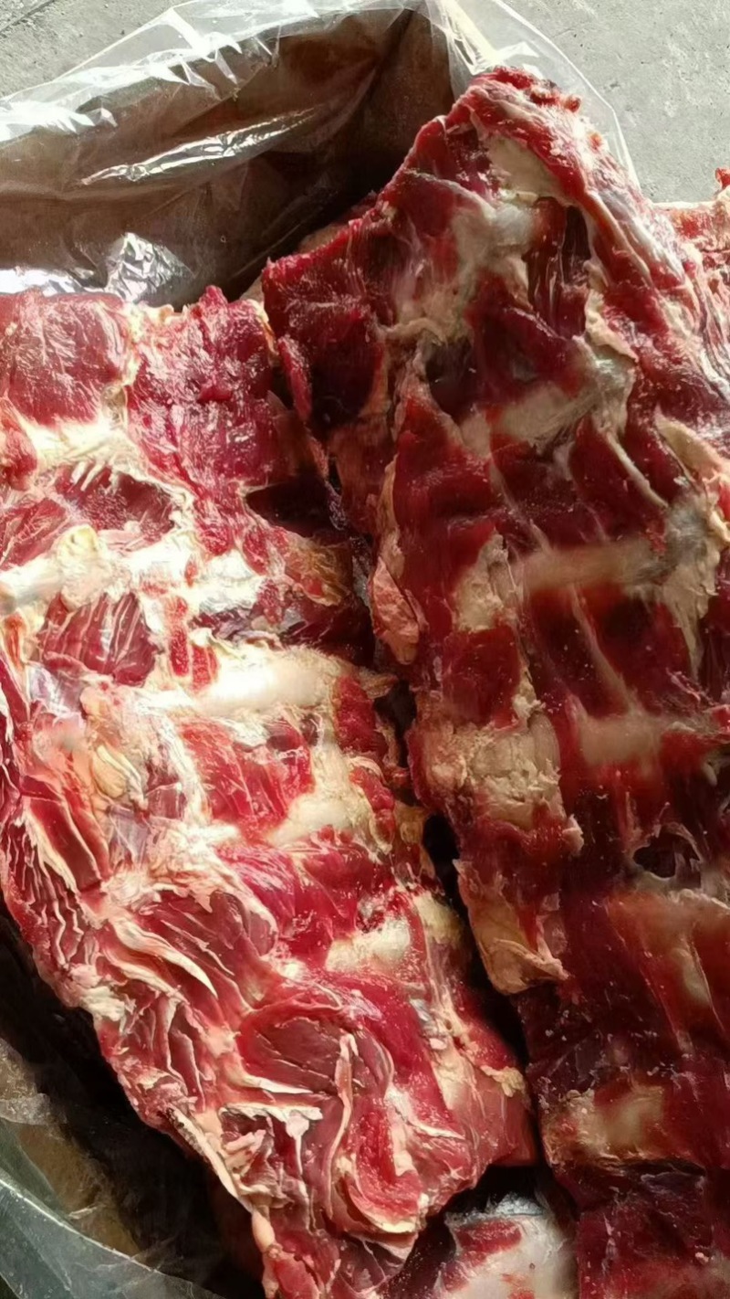 牛肋眼骨，白油，黄油都有，肉多，可以红烧，清炖