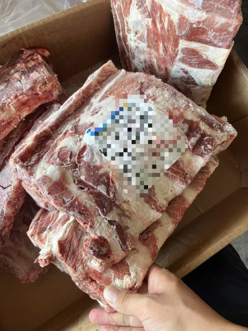 牛肋眼骨，白油，黄油都有，肉多，可以红烧，清炖