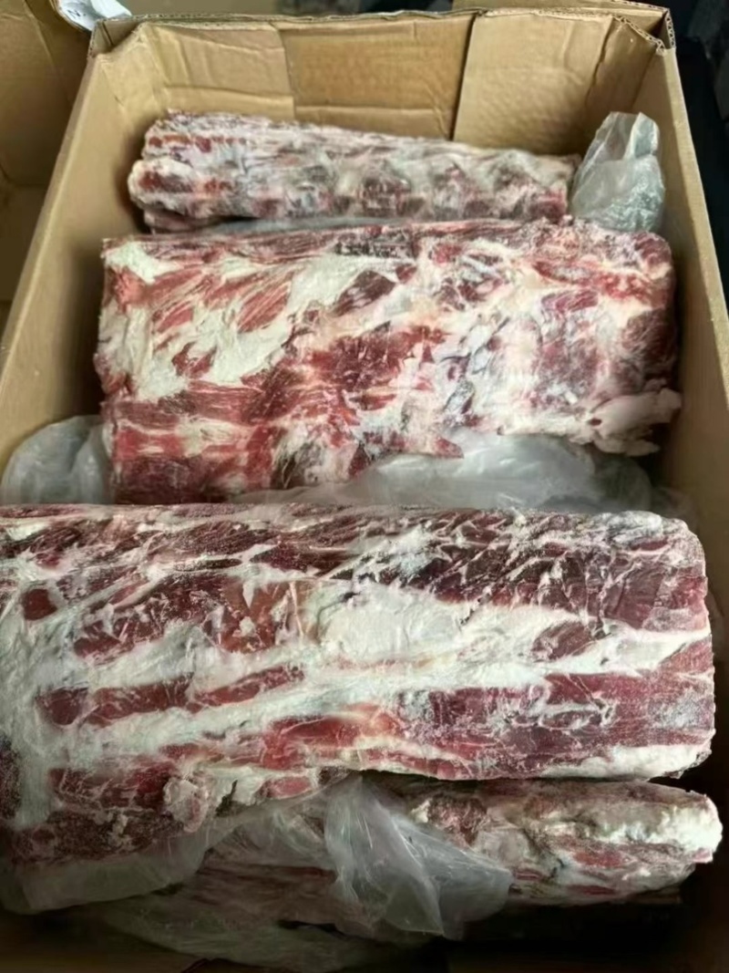 牛肋眼骨，白油，黄油都有，肉多，可以红烧，清炖