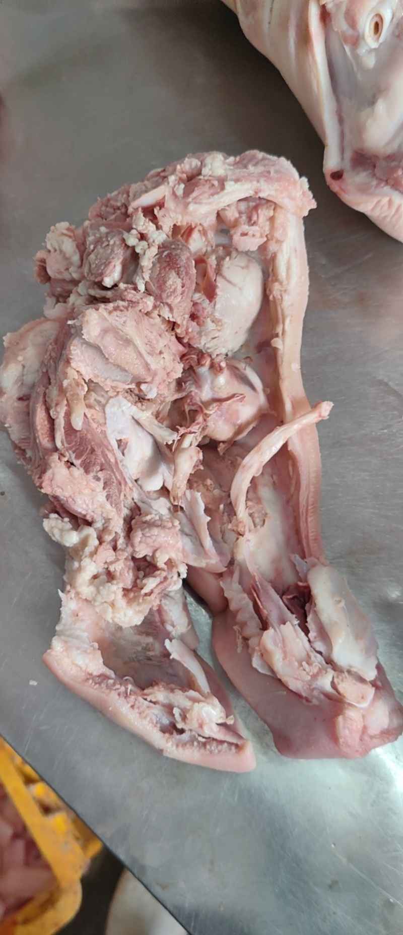 【猪头肉】国产鲜头肉。现货，量大从优！