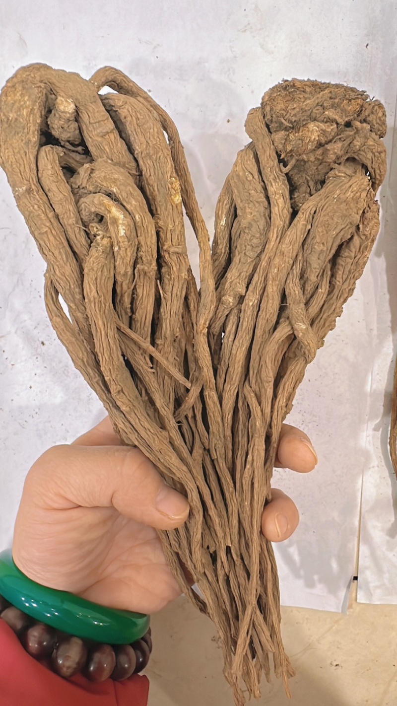 甘肃省岷县纯无硫黑当归个，大个子精选货，6-8个一斤