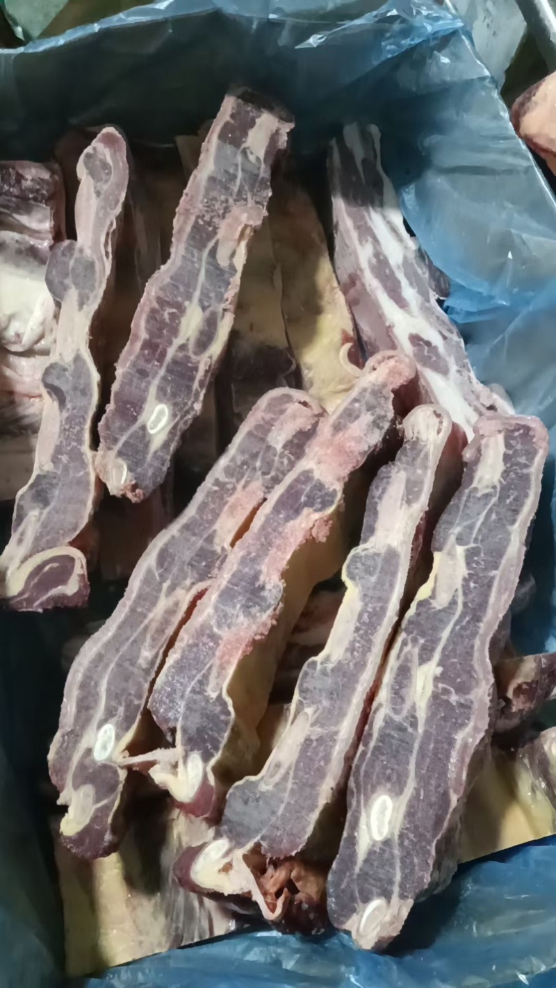 牛肋排条，嘎嘎瘦，满肉的，带肉非常多，没有肥油，价格美丽