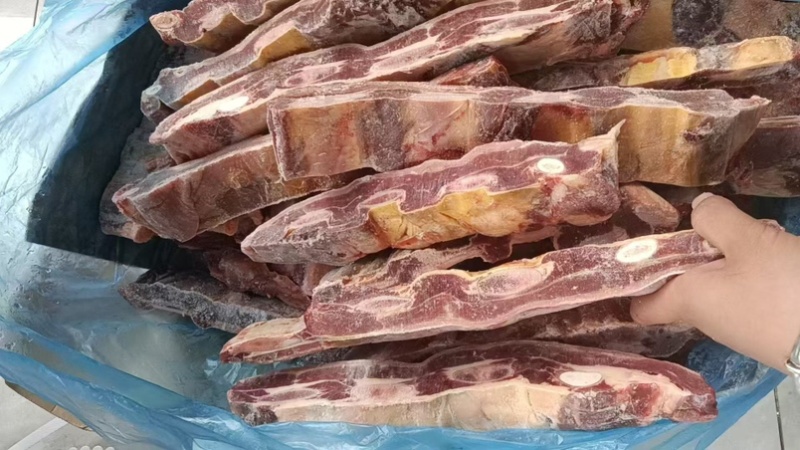 牛肋排条，嘎嘎瘦，满肉的，带肉非常多，没有肥油，价格美丽