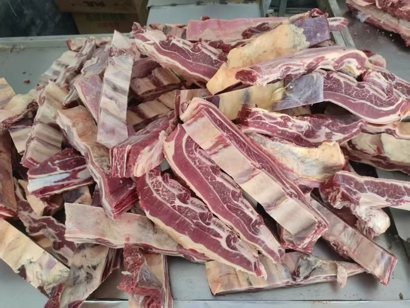 牛肋排条，嘎嘎瘦，满肉的，带肉非常多，没有肥油，价格美丽