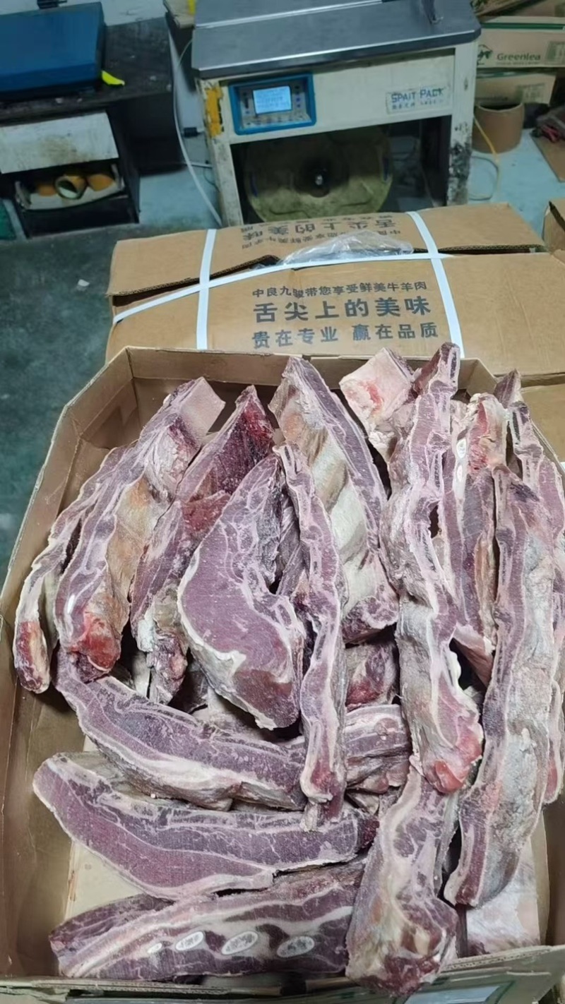 牛肋排条，嘎嘎瘦，满肉的，带肉非常多，没有肥油，价格美丽