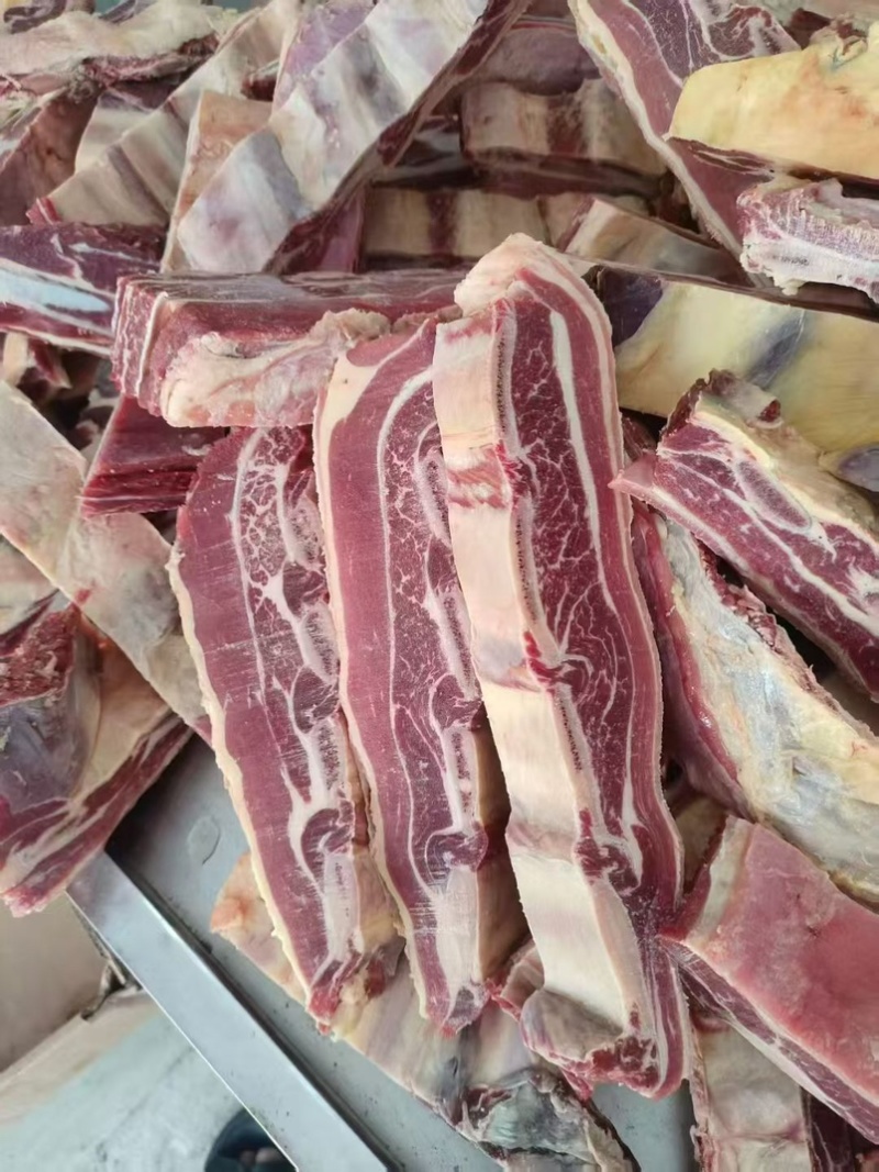 牛肋排条，嘎嘎瘦，满肉的，带肉非常多，没有肥油，价格美丽