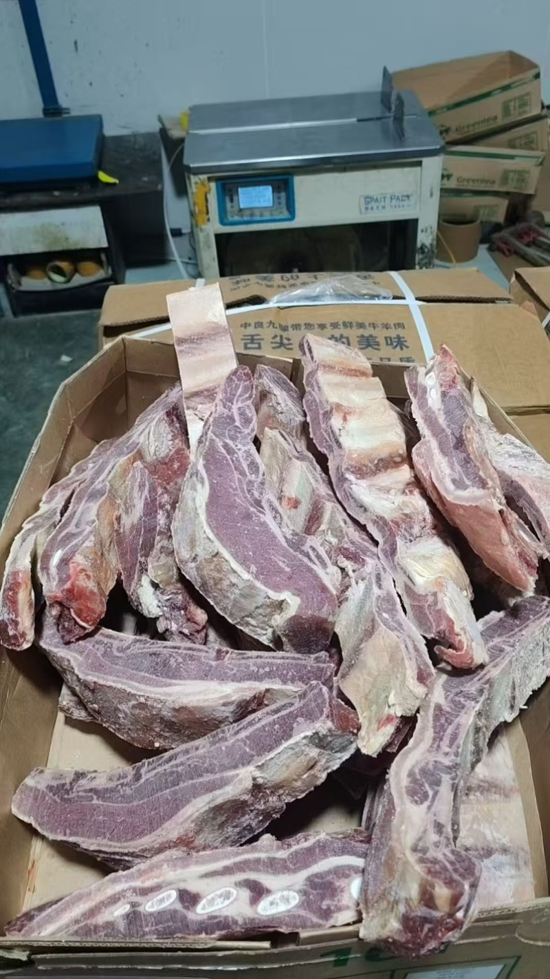 牛肋排条，嘎嘎瘦，满肉的，带肉非常多，没有肥油，价格美丽