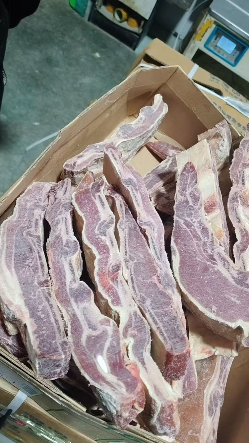 牛肋排条，嘎嘎瘦，满肉的，带肉非常多，没有肥油，价格美丽