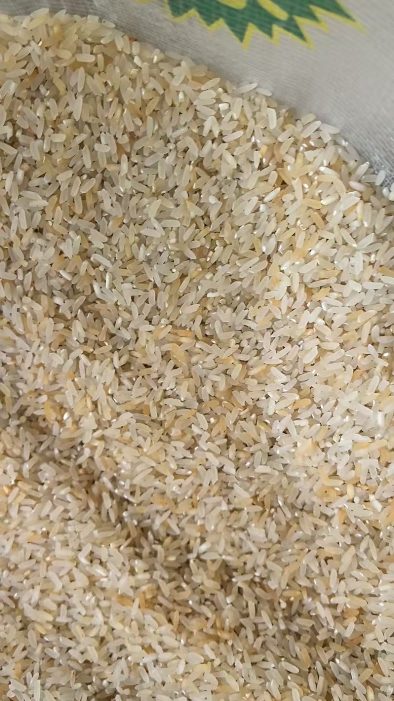 25年饲料稻谷，做酒稻谷，鸡鸭鹅稻谷。
