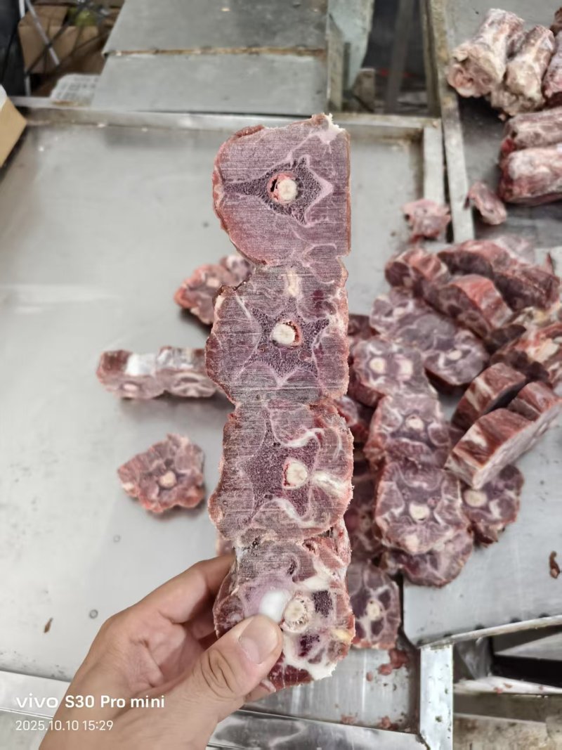 中良满肉羊脖骨