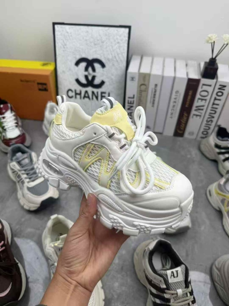 轻底老爹女鞋，经典款，百搭款，穿着舒服耐磨