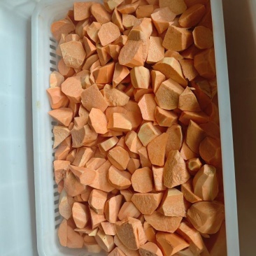 西瓜红红薯块，龙九红薯块，紫薯红薯块，大量供应