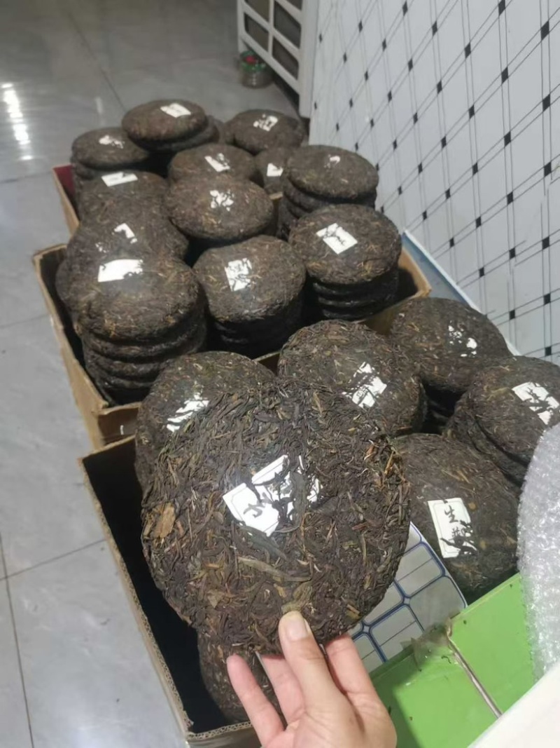 里外一口料厂家直销，普洱生茶全国发货，品质保证