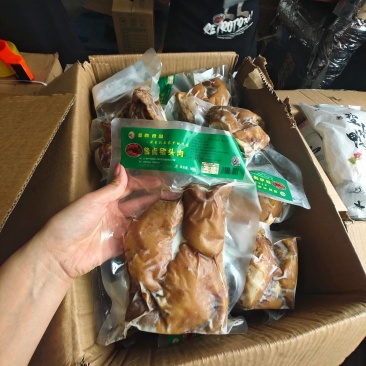新到酱卤猪头肉加热即可使用，上餐快，省时省力。一件起发