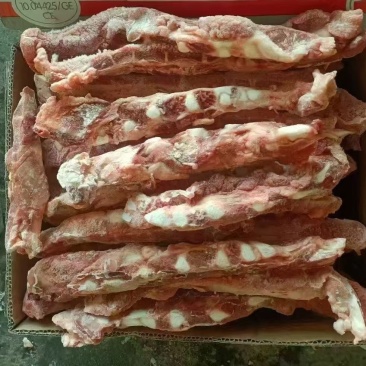猪胸骨，都是脆骨和肉，可以红烧，做铁锅炖，卤，价格合适