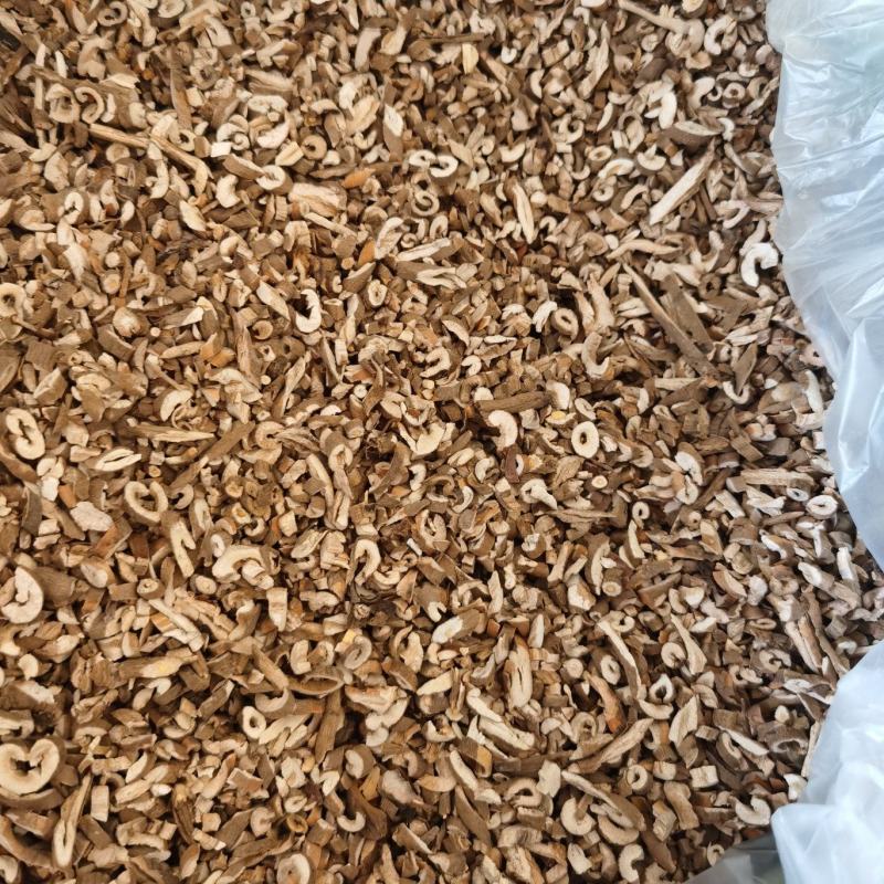黑丹皮片，药用没问题，饮片不合适，没卖相。
