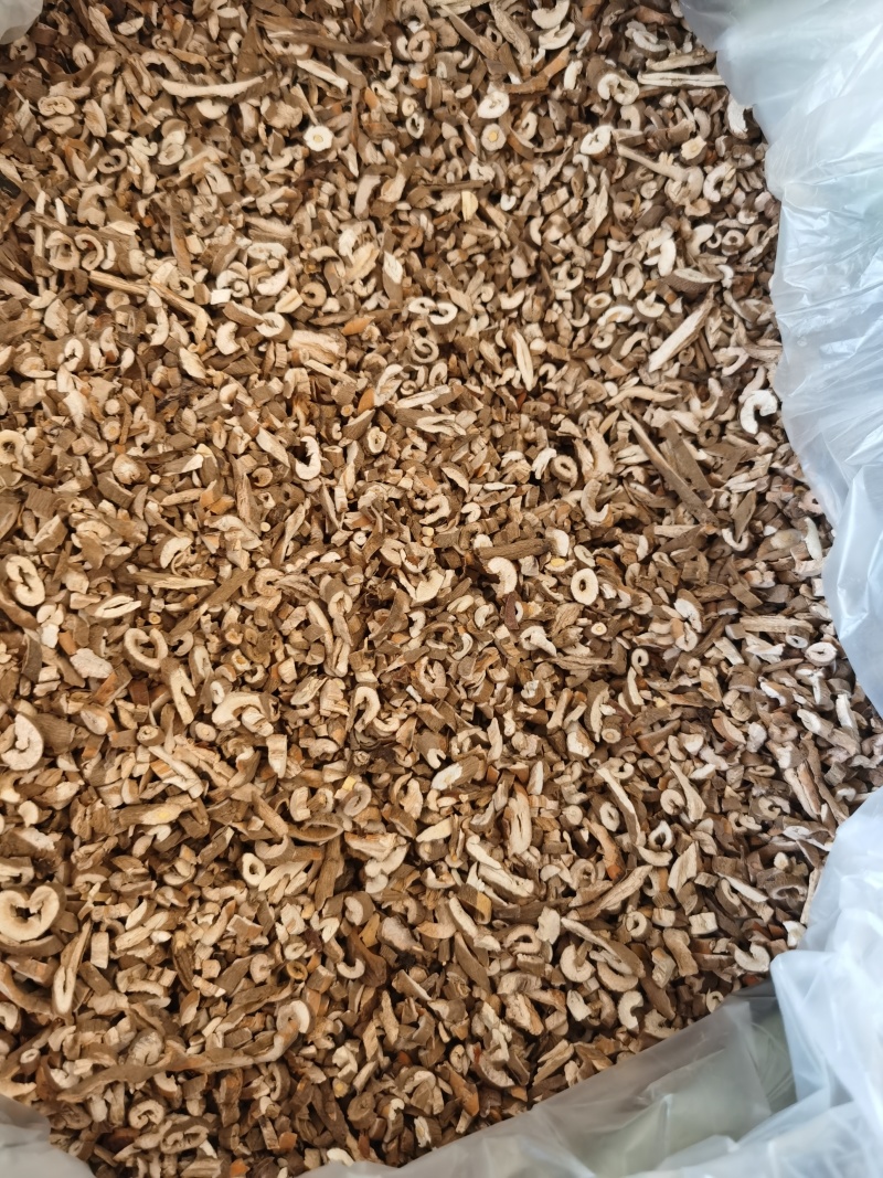 黑丹皮片，药用没问题，饮片不合适，没卖相。