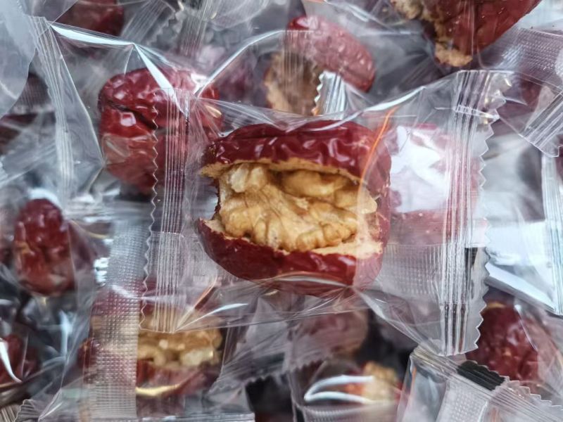 采用新疆超特灰枣夹核桃夹云南核桃仁