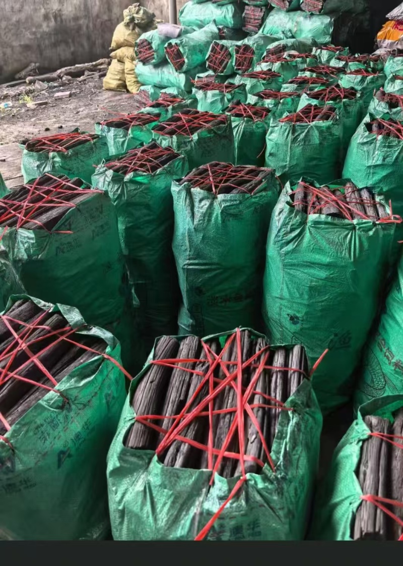 云云南省临沧市耿马县弄定镇老挝老挝缅甸出关杂木青钢木炭