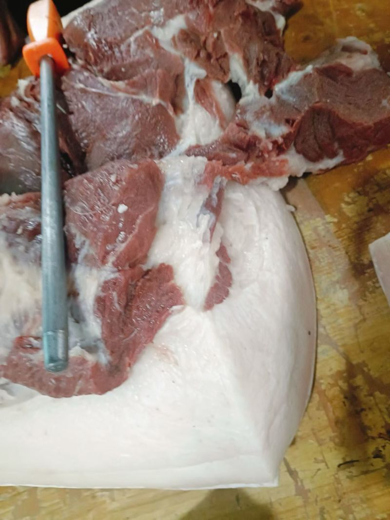 价格有点高，良家猪肉，土猪，放心使用，无任何添加剂！