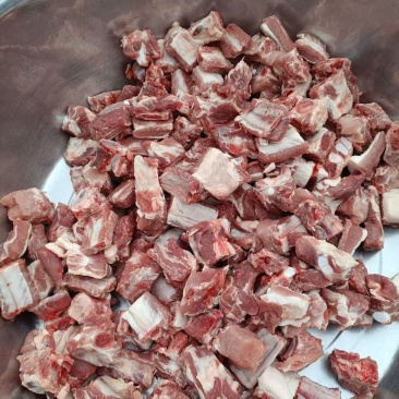 价格有点高，良家猪肉，土猪，放心使用，无任何添加剂！