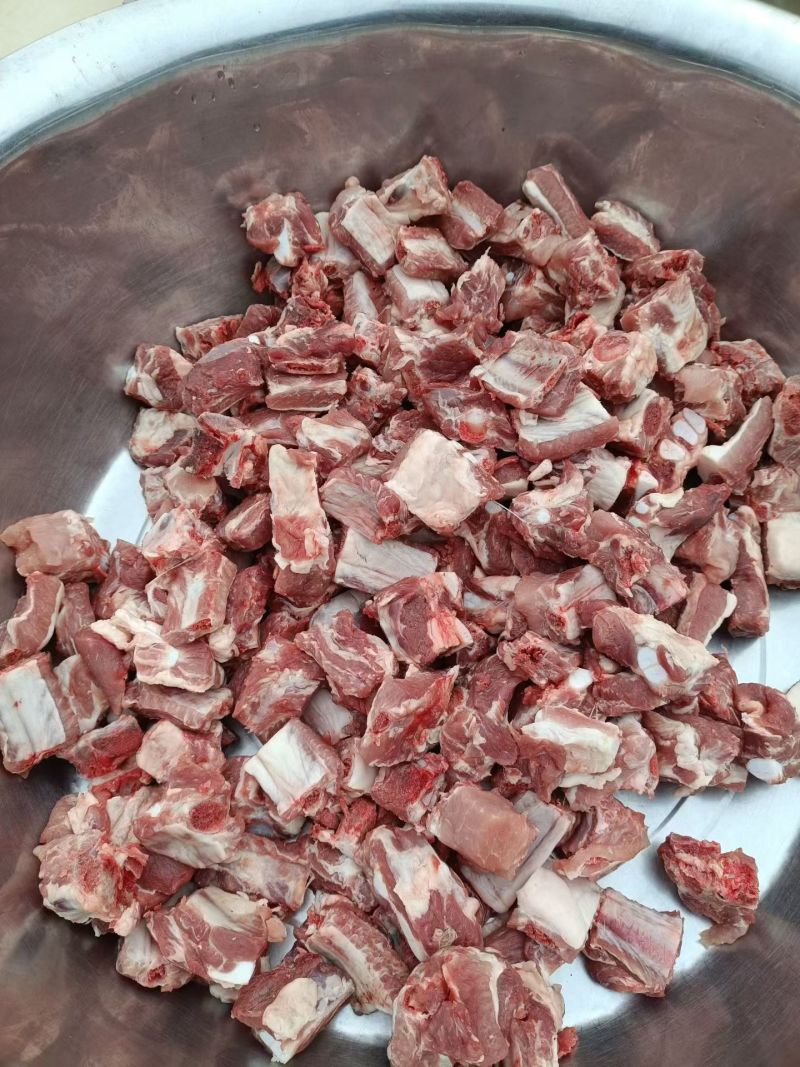 价格有点高，良家猪肉，土猪，放心使用，无任何添加剂！