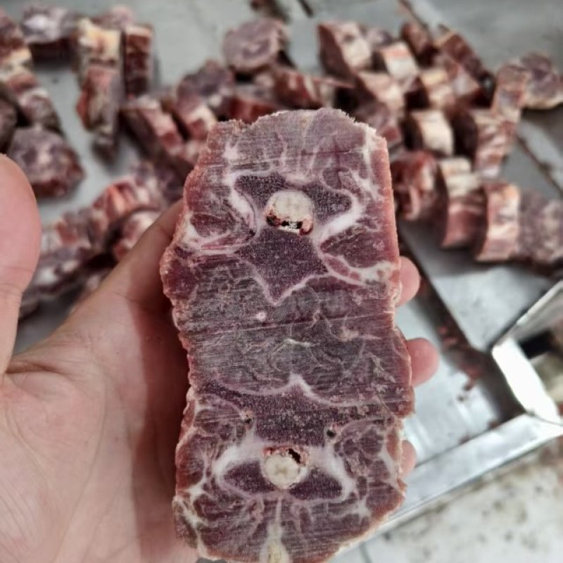 满肉羊脖骨