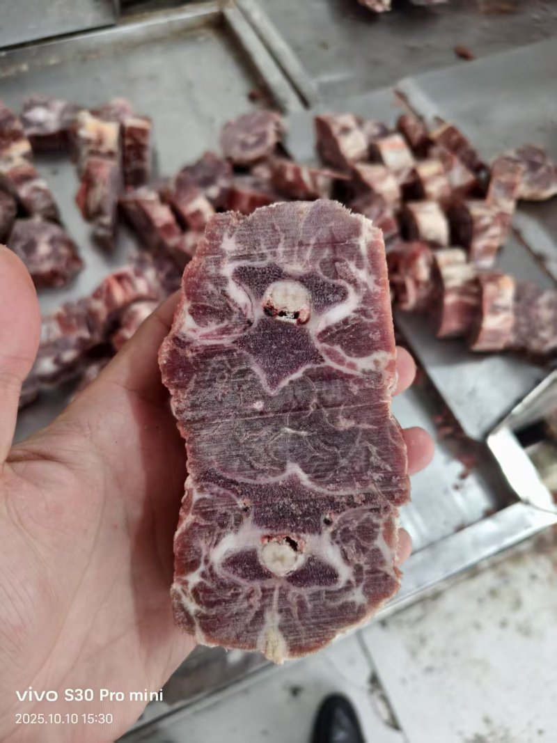 满肉羊脖骨