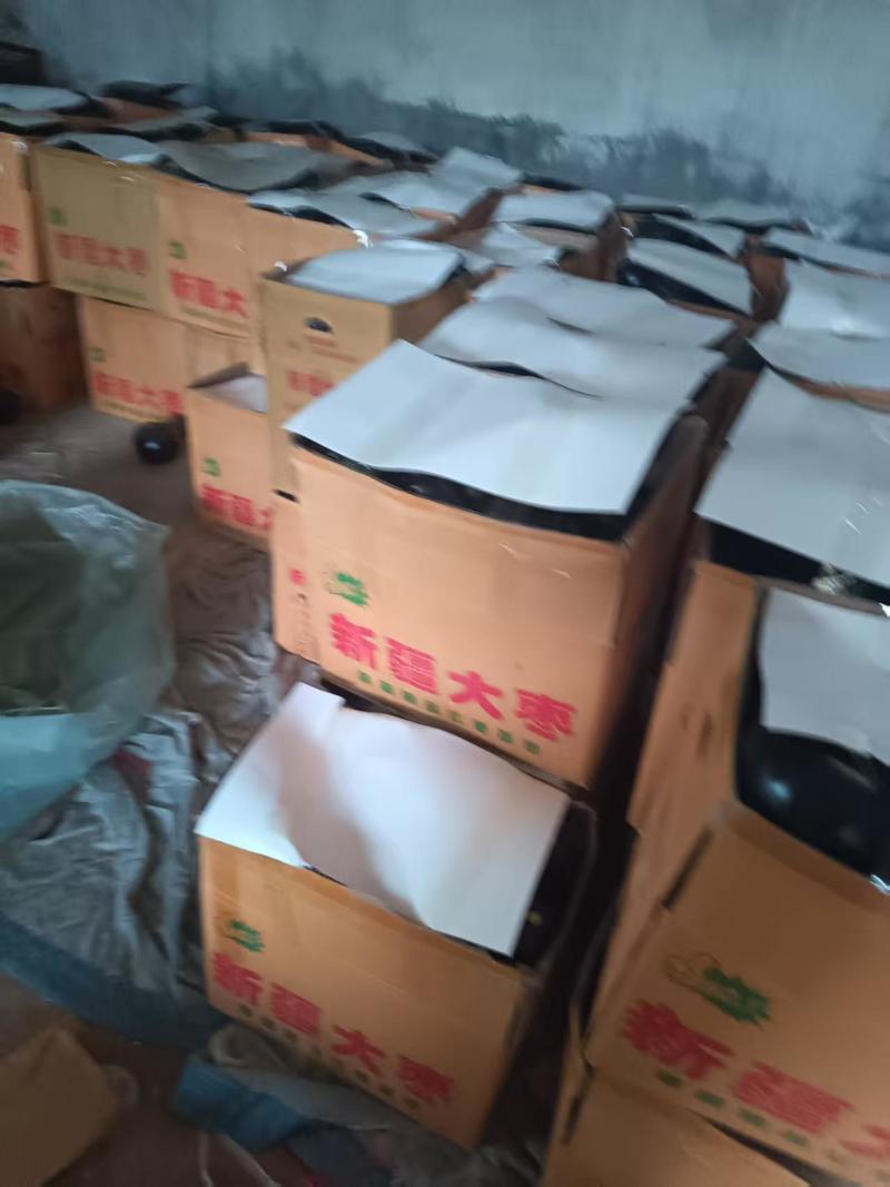 紫黑亮泽圆茄产地直供，肉厚籽少耐运输，量大优惠欢迎批发！