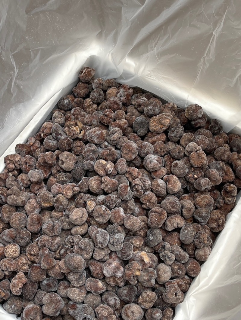 云南冰冻新鲜黑松露茶白色心3-4厘米