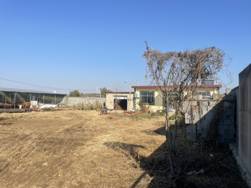 2.5亩左右养殖用地，设备齐全