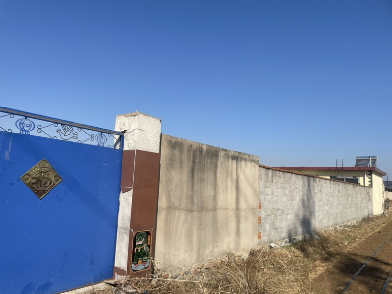 2.5亩左右养殖用地，设备齐全