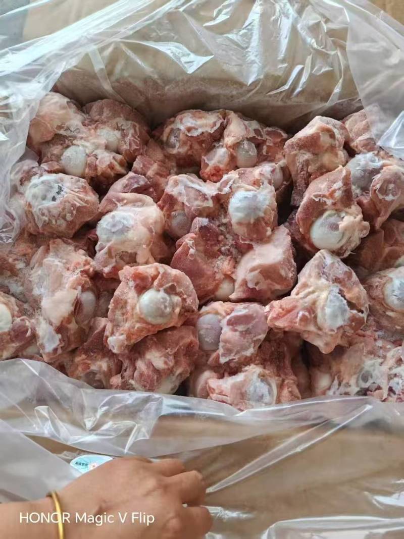 满肉猪棒骨